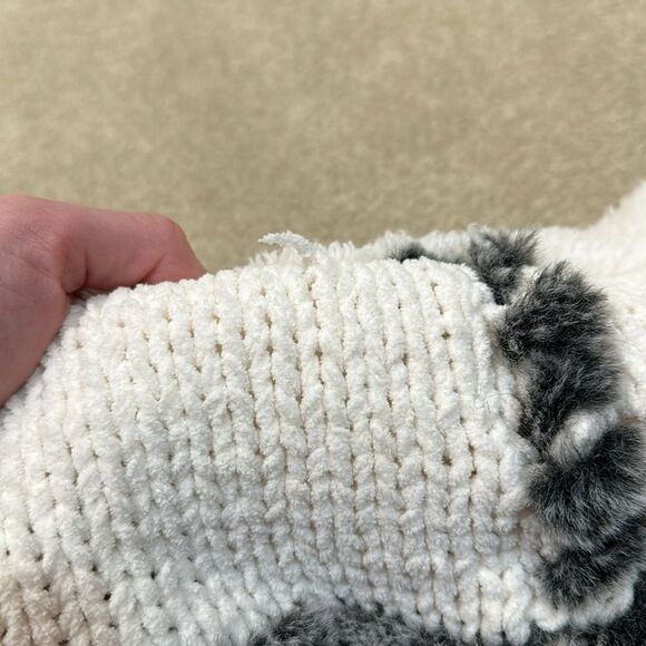 Ugg White Gray Standard Pillowcase Knit Fuzzy Soft - Picture 8 of 8